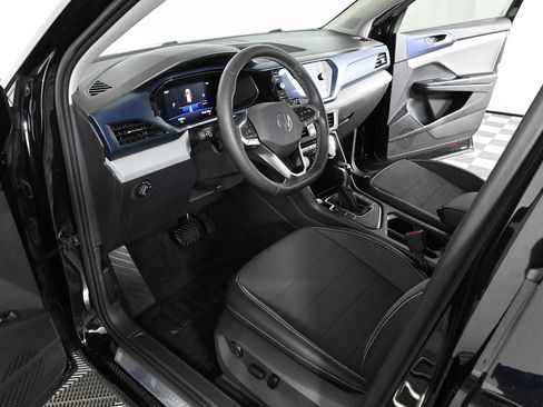 Certified 2023 Volkswagen Taos SE w/ Panoramic Sunroof Package FWD image 15