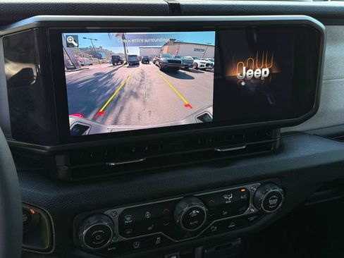Used 2025 Jeep Gladiator Sport AWD/4WD image 30