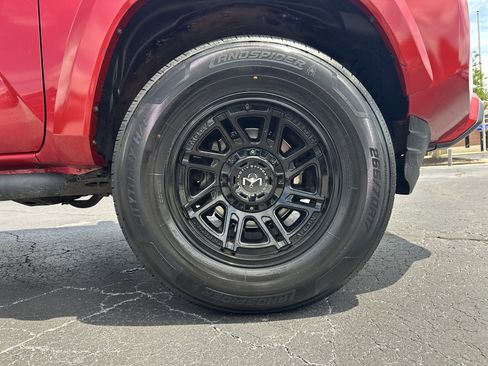 Used 2017 Toyota Tacoma SR5 w/ Tow Package RWD image 13