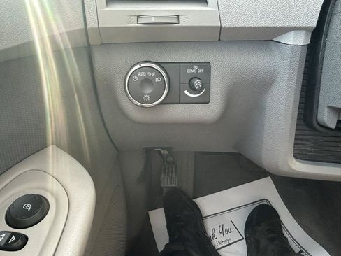 Used 2009 Chevrolet Traverse LS FWD image 23