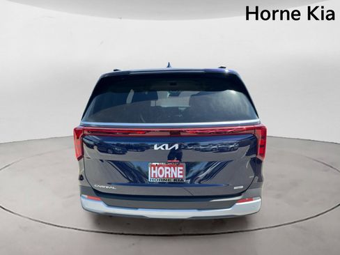 New 2026 Kia Carnival EX FWD image 6