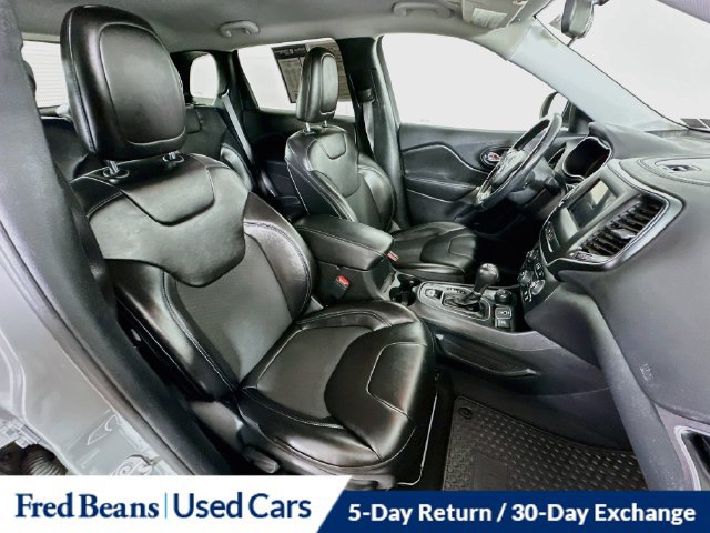 Used 2020 Jeep Cherokee Latitude Plus w/ Cold Weather Group AWD/4WD image 34
