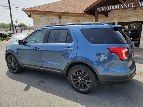 Used 2019 Ford Explorer XLT w/ Equipment Group 202A image 4