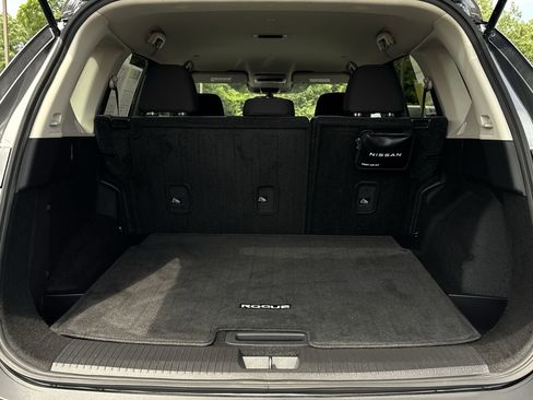 Used 2023 Nissan Rogue SV image 22