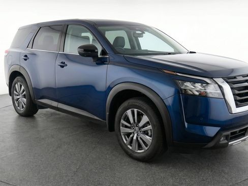 Used 2025 Nissan Pathfinder SV FWD image 1