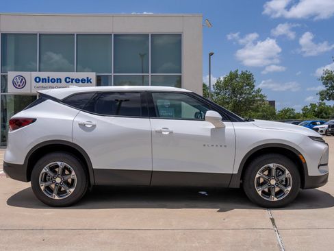Used 2025 Chevrolet Blazer LT FWD image 4