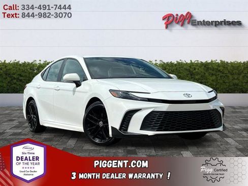 Used 2025 Toyota Camry SE FWD image 1