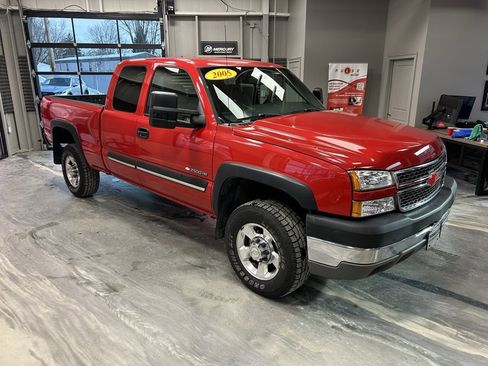 Used 2005 Chevrolet Silverado 2500 LS image 1