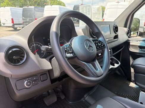 Used 2024 Mercedes-Benz Sprinter 2500 image 15