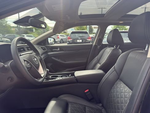 Used 2021 Nissan Maxima Platinum w/ Sport Mat Group FWD image 9