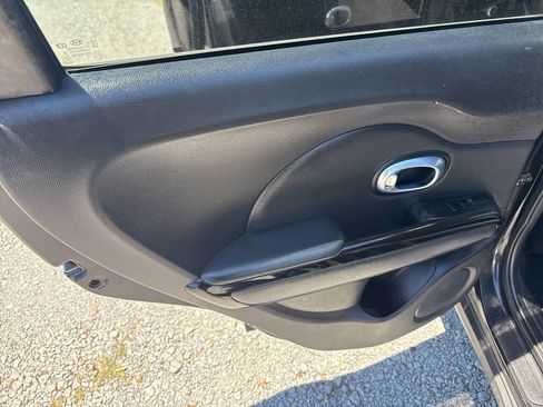 Used 2014 Kia Soul ! w/ Sun & Sound Package FWD image 10