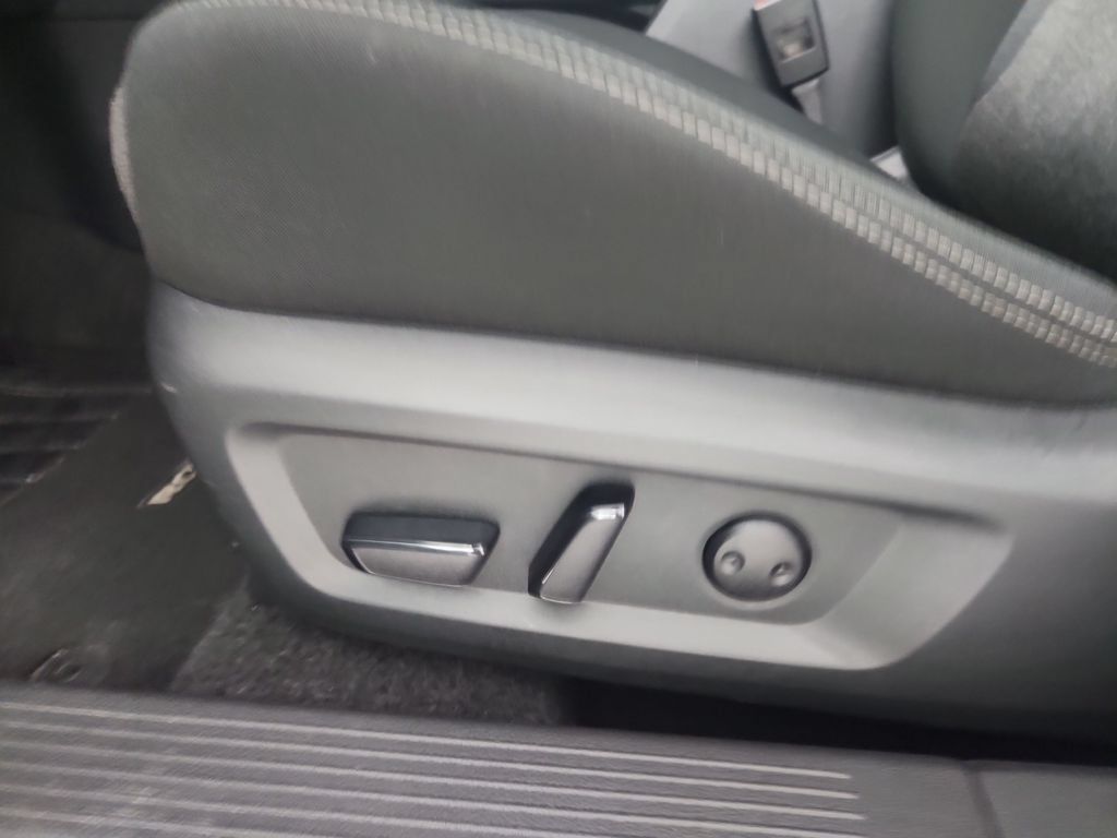 Used 2025 Nissan Rogue SV FWD image 21
