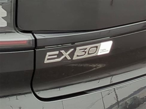 Used 2025 Volvo EX30 Plus w/ Protection Package Premier image 12