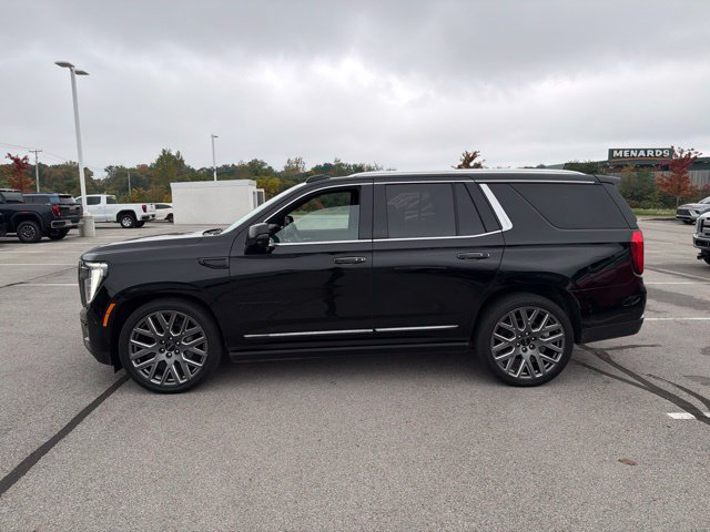 Used 2025 GMC Yukon Denali Ultimate w/ LPO, Floor Liner Package AWD/4WD image 3