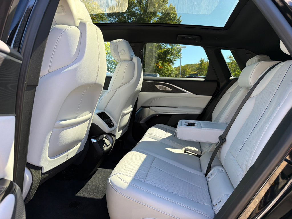 Used 2024 Cadillac Lyriq Luxury AWD/4WD image 22