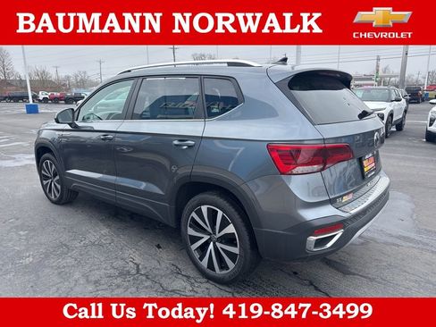 Used 2023 Volkswagen Taos SE image 5