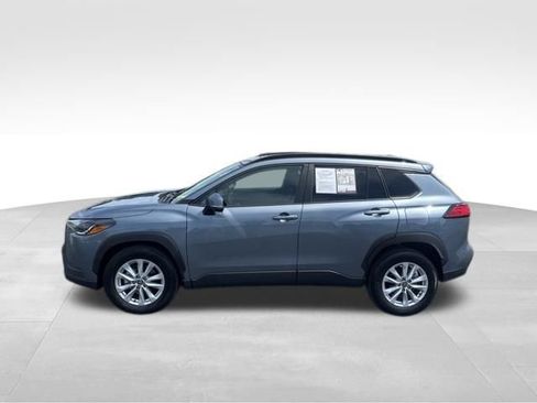 Used 2022 Toyota Corolla Cross LE w/ Moonroof Package image 2