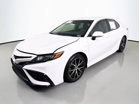 Certified 2023 Toyota Camry SE w/ Convenience Package FWD image 3