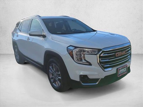 Used 2024 GMC Terrain SLT image 3