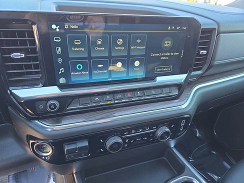 Used 2024 Chevrolet Silverado 1500 LT Trail Boss w/ Convenience Package II image 19