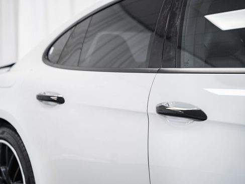 Used 2018 Porsche Panamera 4 w/ Premium Package Plus image 21