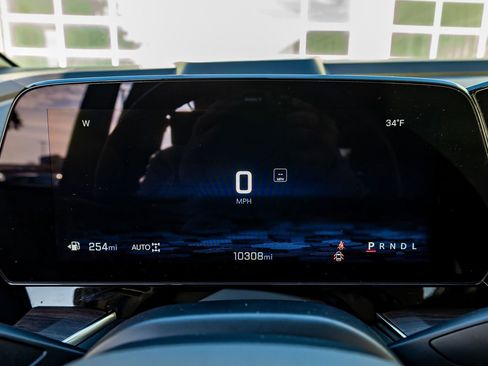 Used 2025 Chevrolet Tahoe Z71 w/ Comfort Package image 19