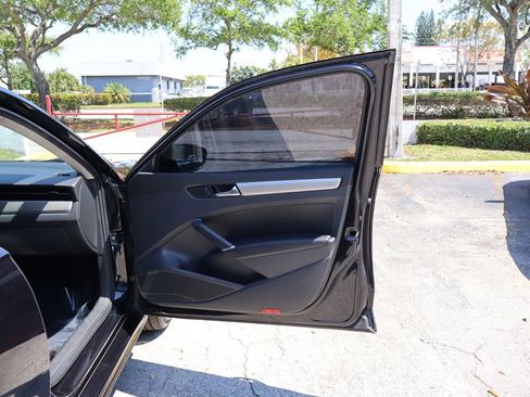 Used 2021 Volkswagen Passat 2.0T SE image 25