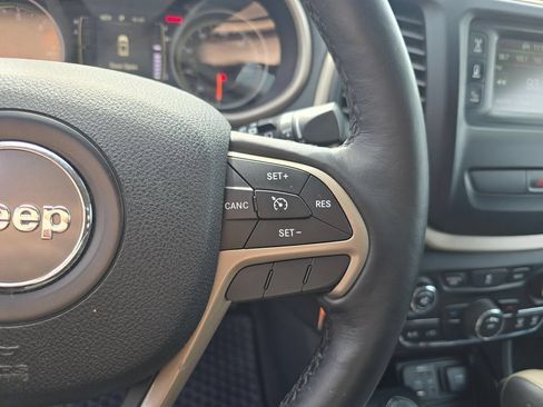 Used 2016 Jeep Cherokee Latitude w/ Cold Weather Group AWD/4WD image 27