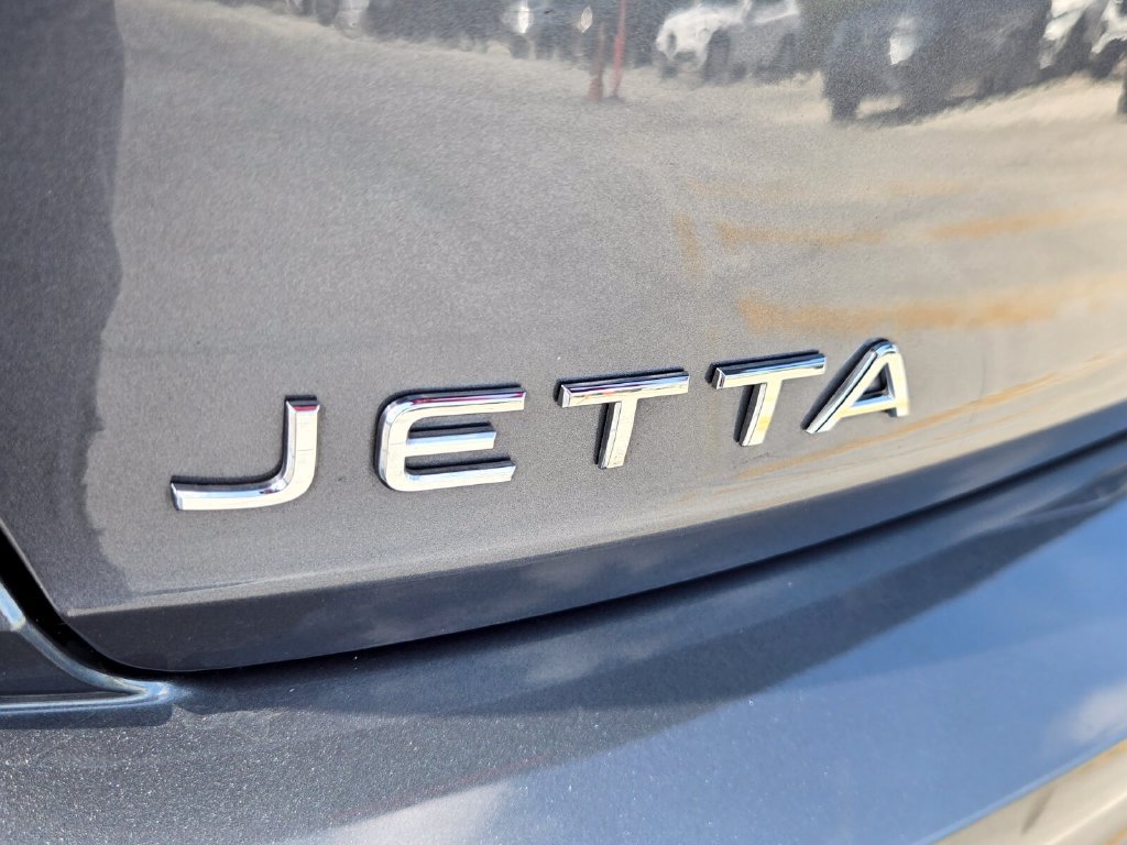 Certified 2024 Volkswagen Jetta SE w/ Panoramic Sunroof Package FWD image 15