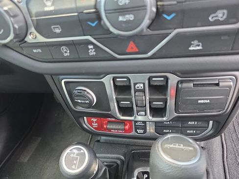Used 2026 Jeep Gladiator Rubicon AWD/4WD image 18