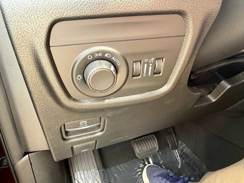 Used 2024 Jeep Grand Cherokee Altitude AWD/4WD image 12