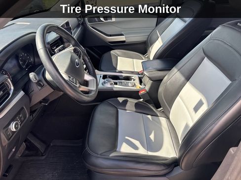Used 2023 Ford Explorer XLT w/ Equipment Group 202A AWD/4WD image 12