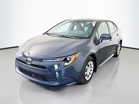 Used 2025 Toyota Corolla LE FWD image 4