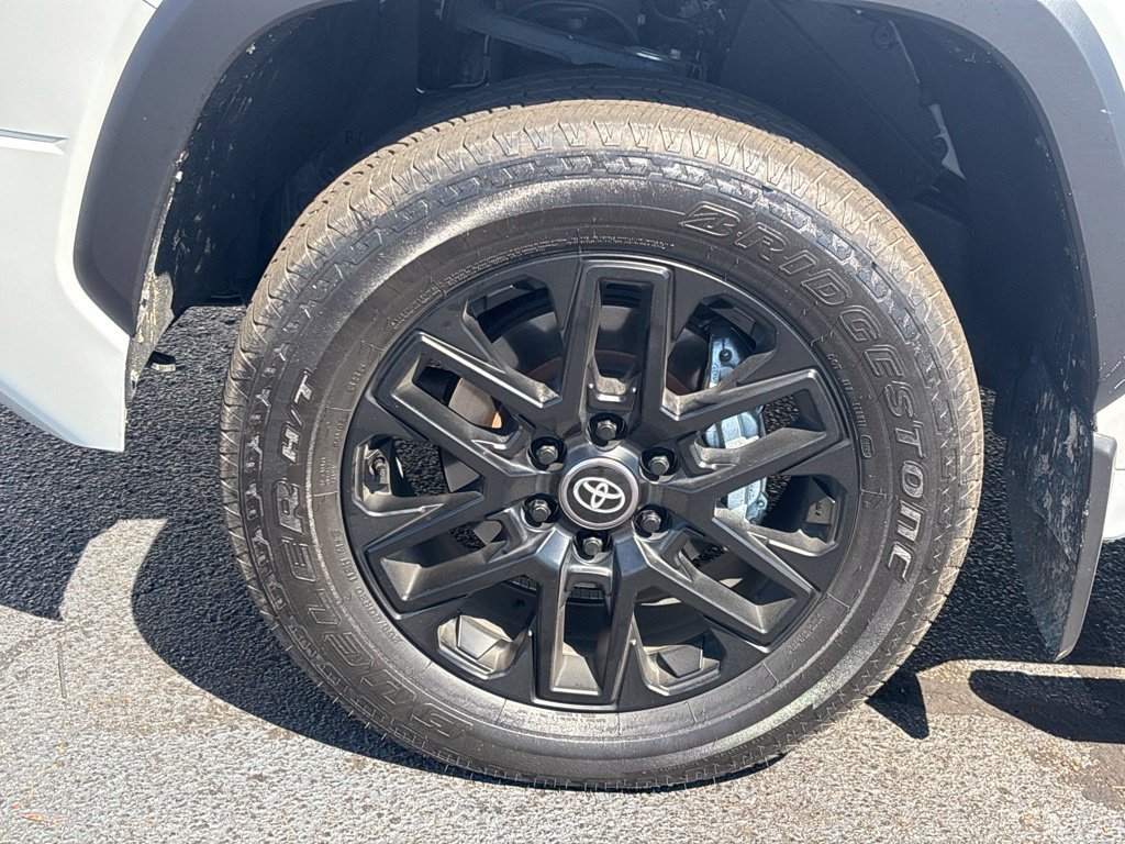 Used 2025 Toyota Tundra Limited AWD/4WD image 27