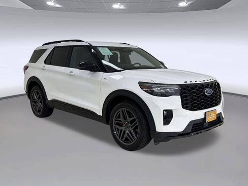Used 2025 Ford Explorer ST-Line w/ ST-Line Street Pack AWD/4WD image 7