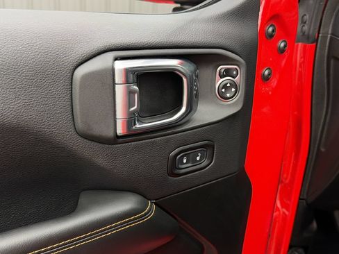 Used 2025 Jeep Wrangler Unlimited Sahara w/ Safety Group AWD/4WD image 26