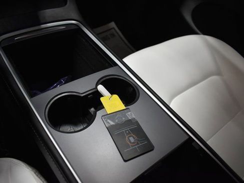 Used 2025 Tesla Model Y Long Range image 19