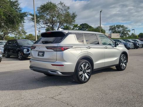 New 2026 Mitsubishi Outlander SE image 6