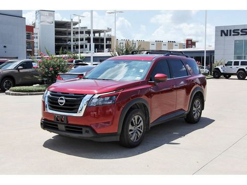 Used 2025 Nissan Pathfinder SV w/ SV Premium Package FWD image 3