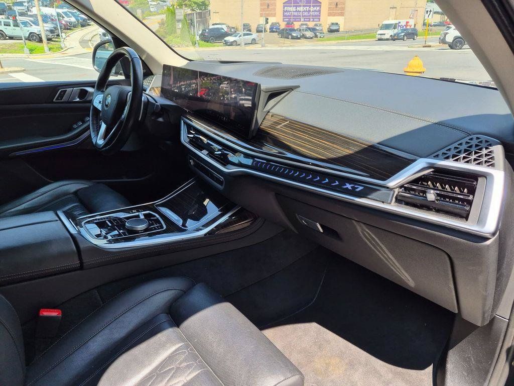 Used 2025 BMW X7 xDrive40i AWD/4WD image 36