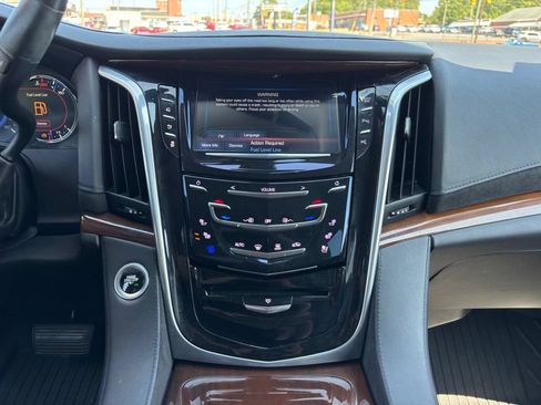 Used 2020 Cadillac Escalade 2WD image 29