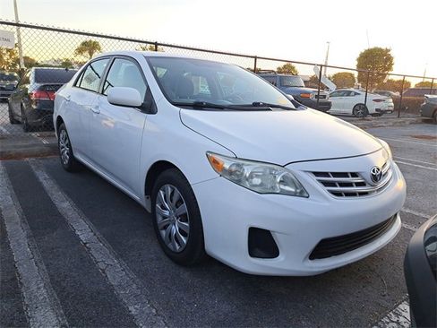 Used 2013 Toyota Corolla LE image 2
