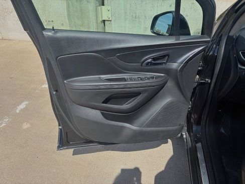 Used 2021 Buick Encore Preferred image 10