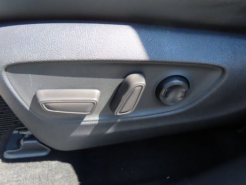 Used 2022 Toyota Highlander XLE image 34