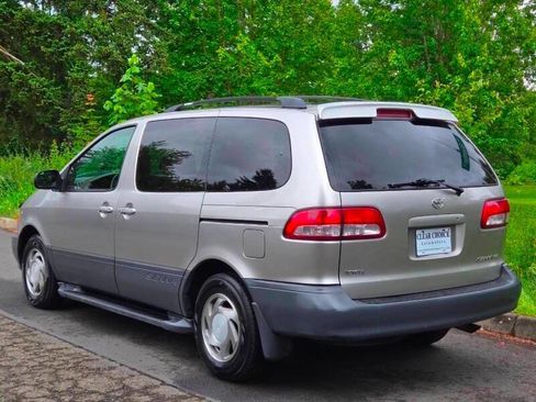 Used 2001 Toyota Sienna XLE image 4