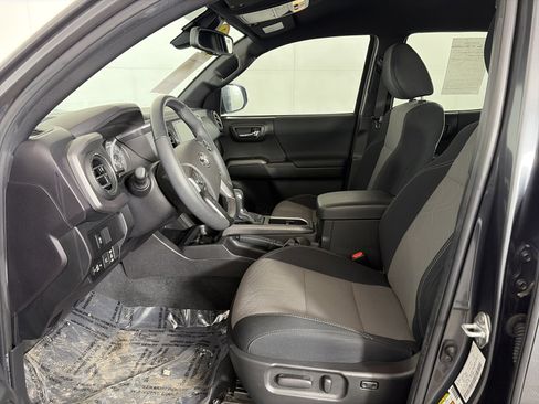 Used 2023 Toyota Tacoma TRD Sport w/ Technology Package image 6