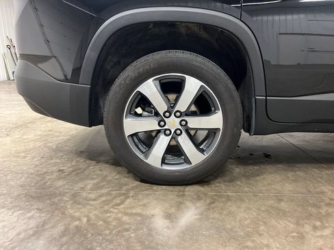 Used 2023 Chevrolet Traverse LT w/ LT Premium Package AWD/4WD image 10
