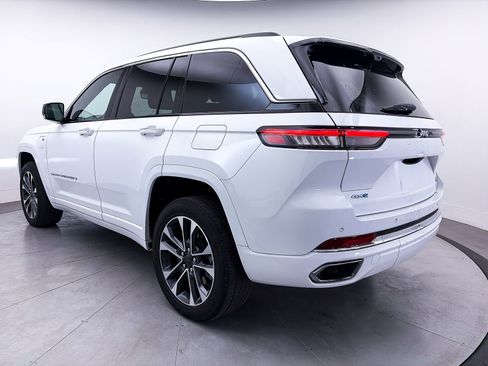 Used 2022 Jeep Grand Cherokee Overland w/ Luxury Tech Group IV AWD/4WD image 16