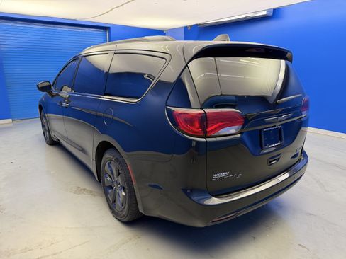 Used 2020 Chrysler Pacifica Limited w/ Advanced Safetytec Group FWD image 6