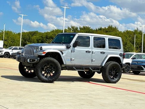 Used 2021 Jeep Wrangler Unlimited Sahara w/ Cold Weather Group AWD/4WD image 2